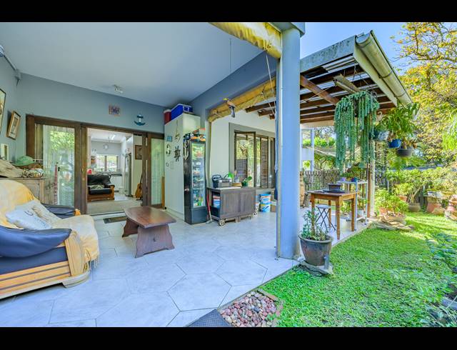 2 BEDROOM APARTMENT FOR SALE IN SHEFFIELD BEACH